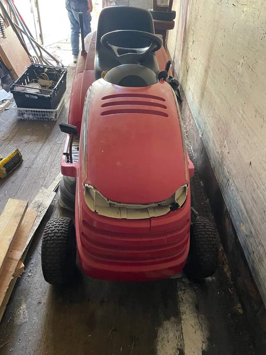 Honda 2315 ride on mower - Image 4