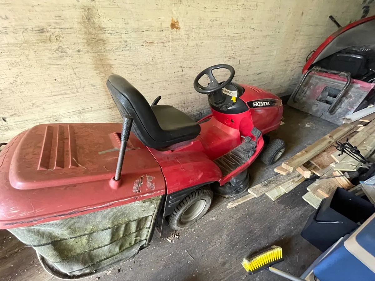 Honda 2315 ride on mower - Image 1