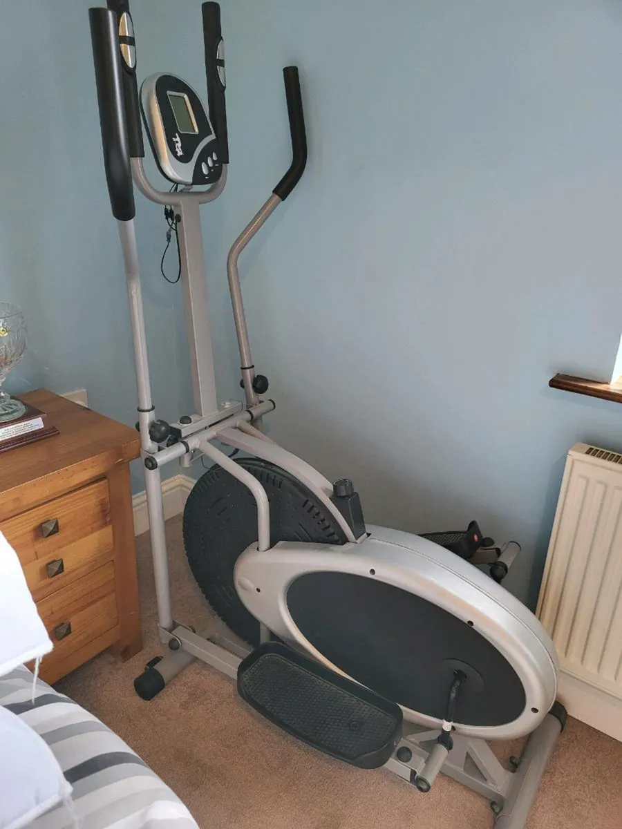 Cross trainer