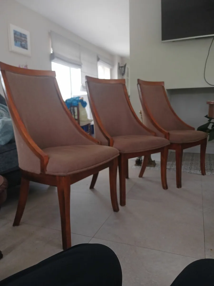 Dining table and six chairs - Image 3