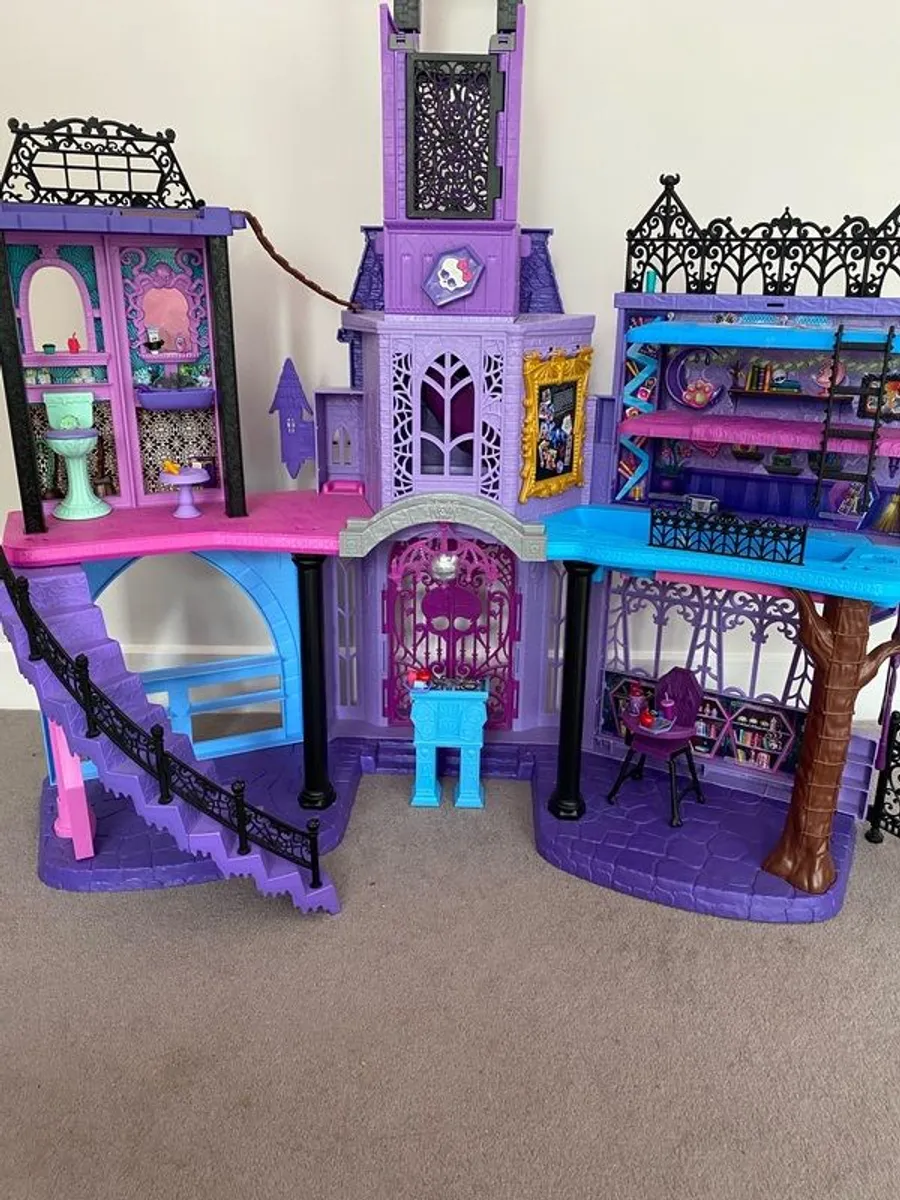 Monster High School - Image 2