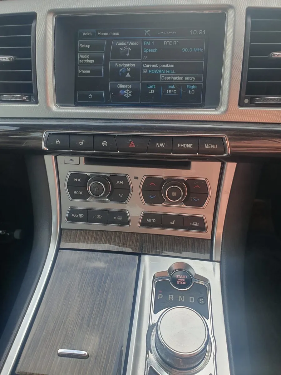 2015 JAGUAR XF 2.2 - Image 4