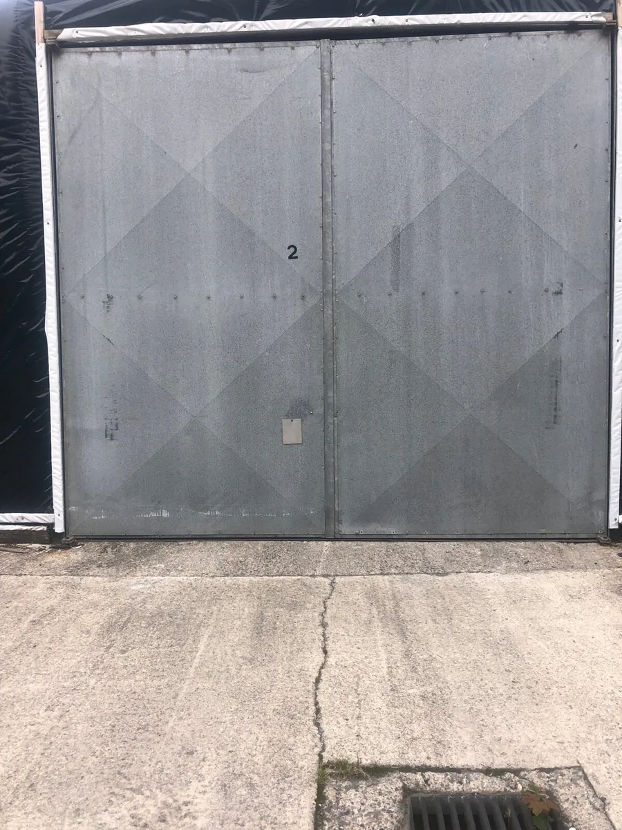 Garage doors - Image 1