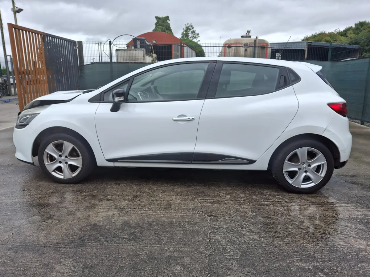 162 Renault Clio  Dynamic  1.2 Petrol - Image 3