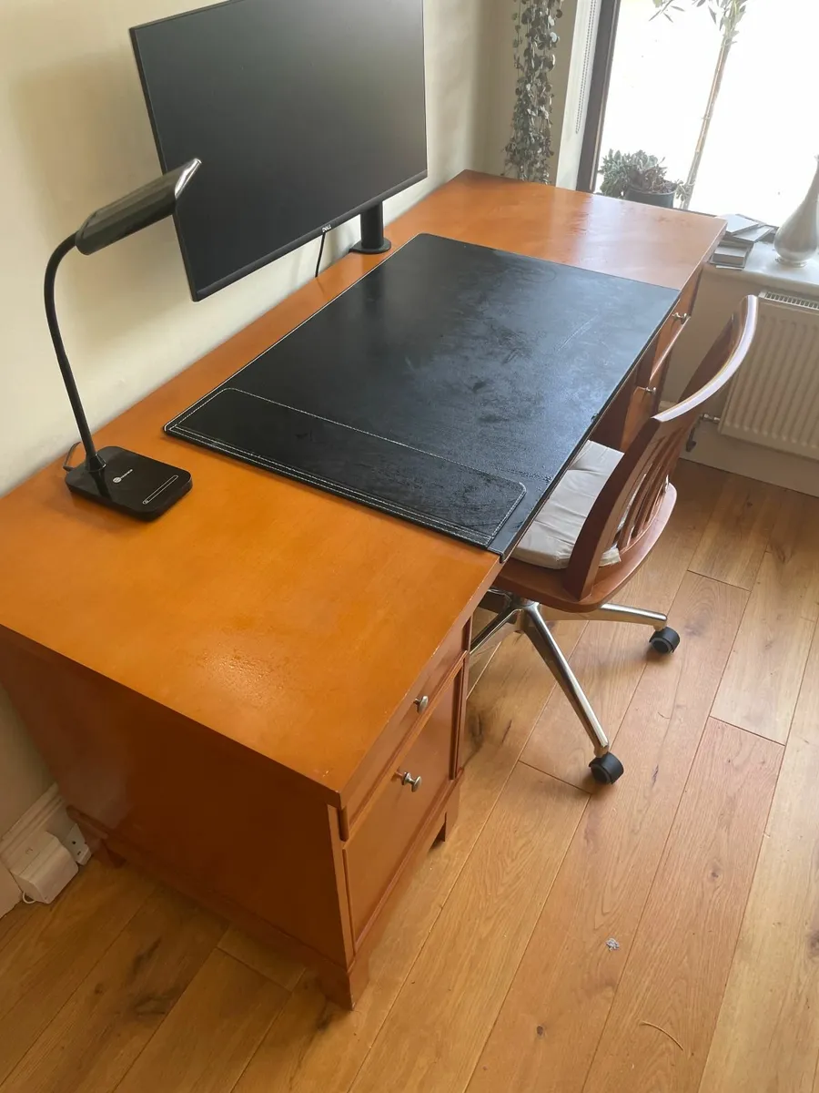 Office desk wood finish with drawers and chair - Image 1