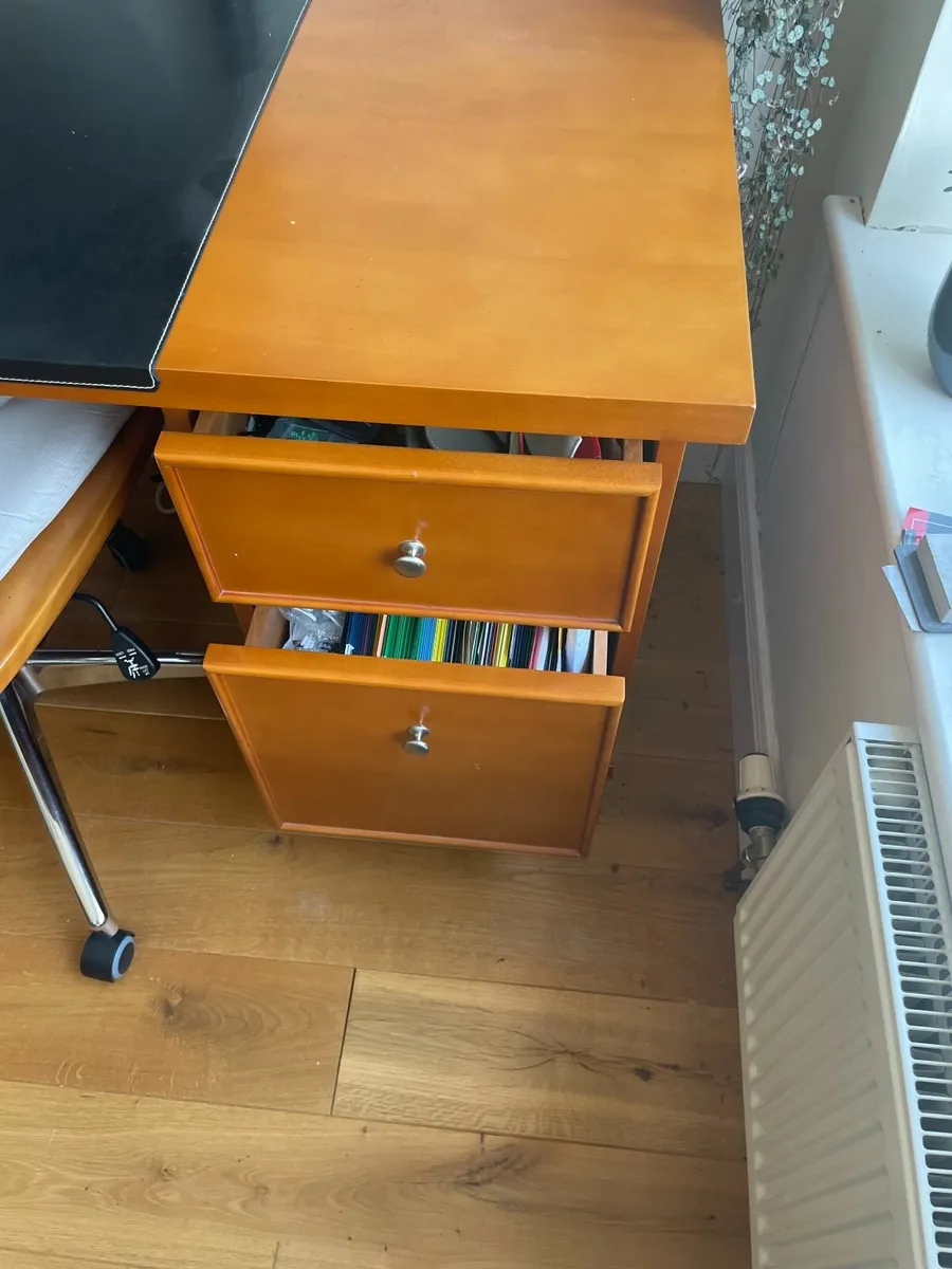 Office desk wood finish with drawers and chair - Image 4