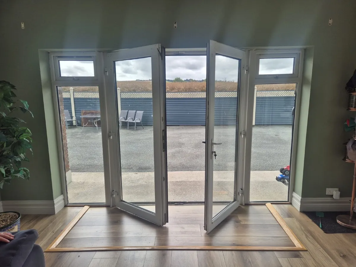 French doors + window (+ blinds). - Image 3