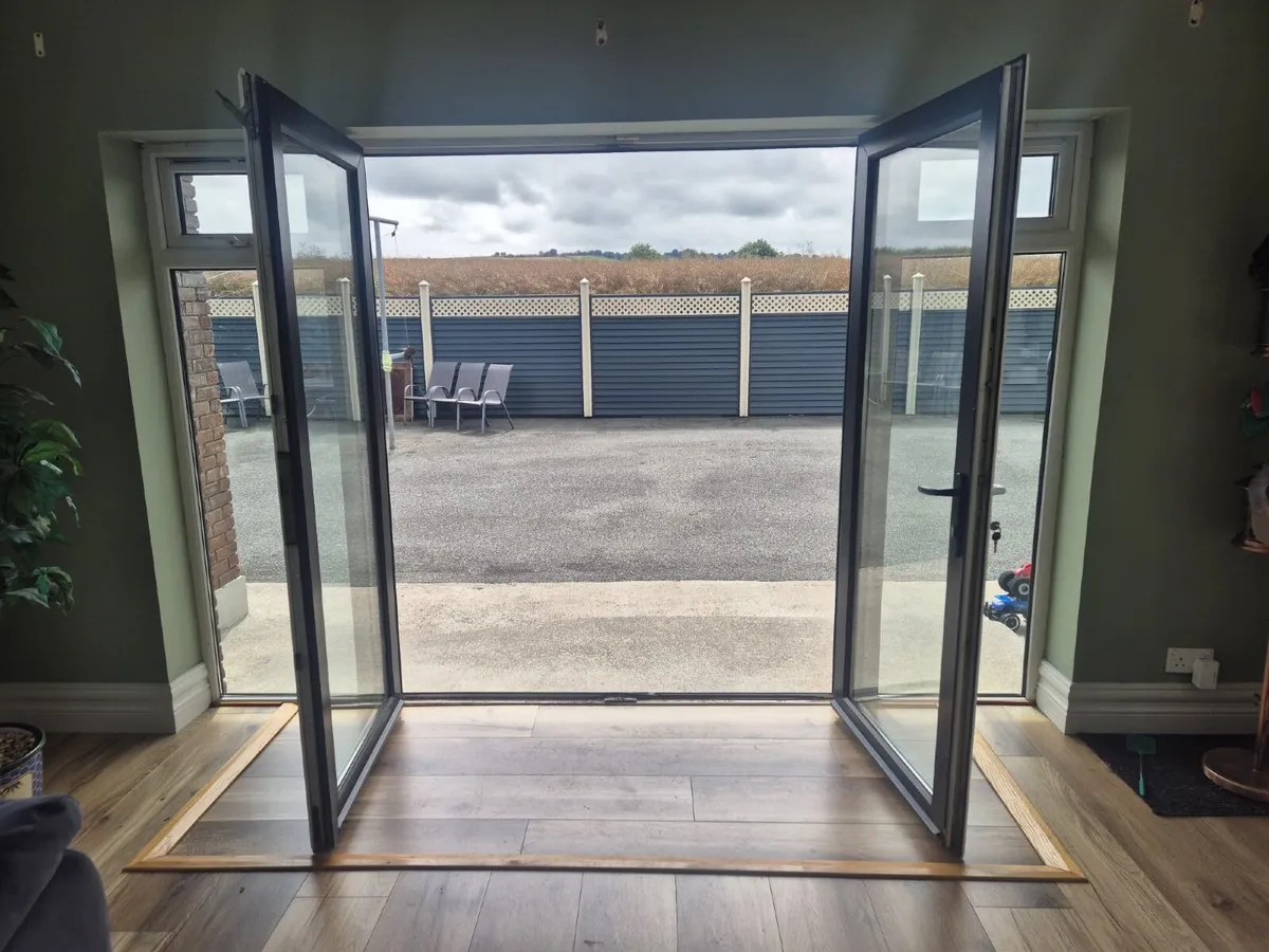 French doors + window (+ blinds). - Image 4