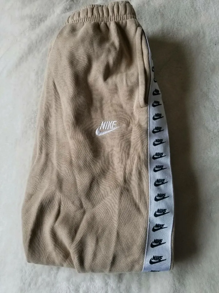 Nike clothing - Image 4