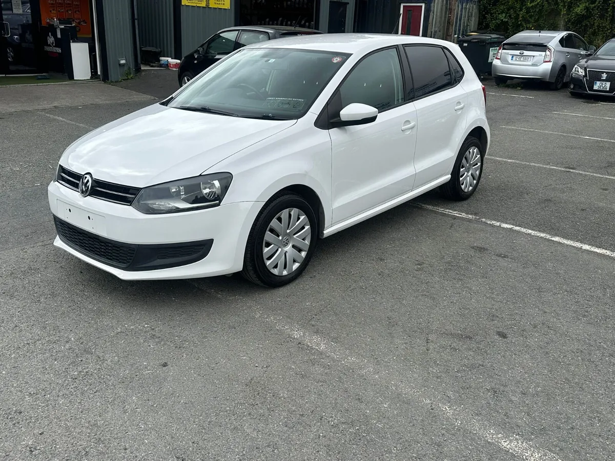 Volkswagen Polo 2014 with CarPlay - Image 2