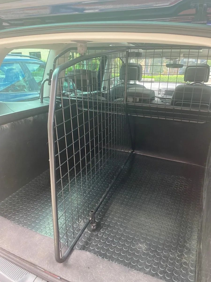 Guardsman Dog Guard and Divider for VW Sharan - Image 1