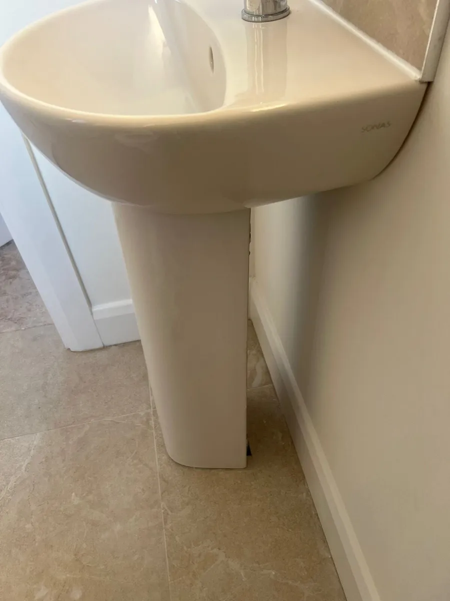Sonas Round Basin & Full Pedestal - Image 2
