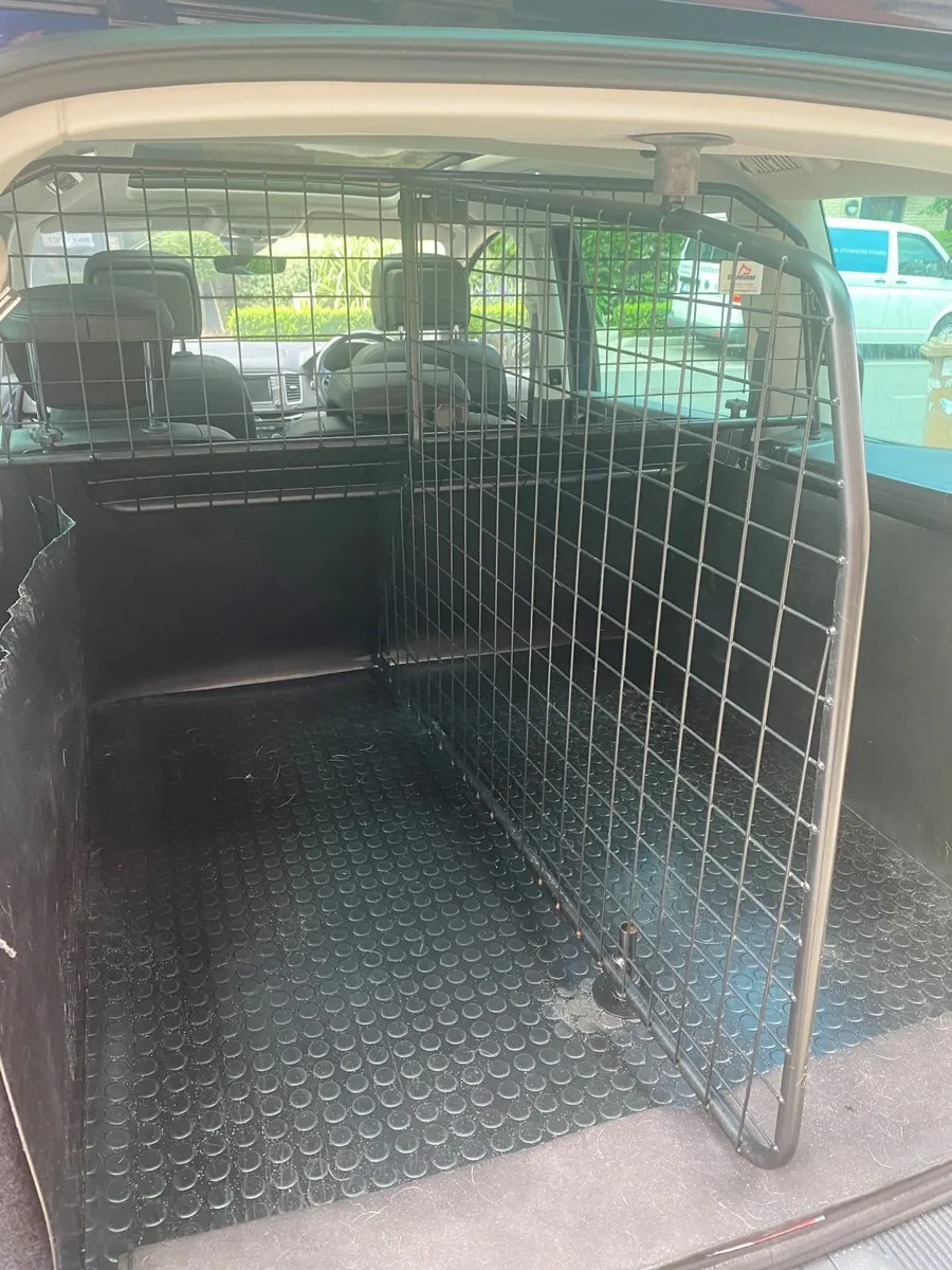 Guardsman Dog Guard and Divider for VW Sharan - Image 2