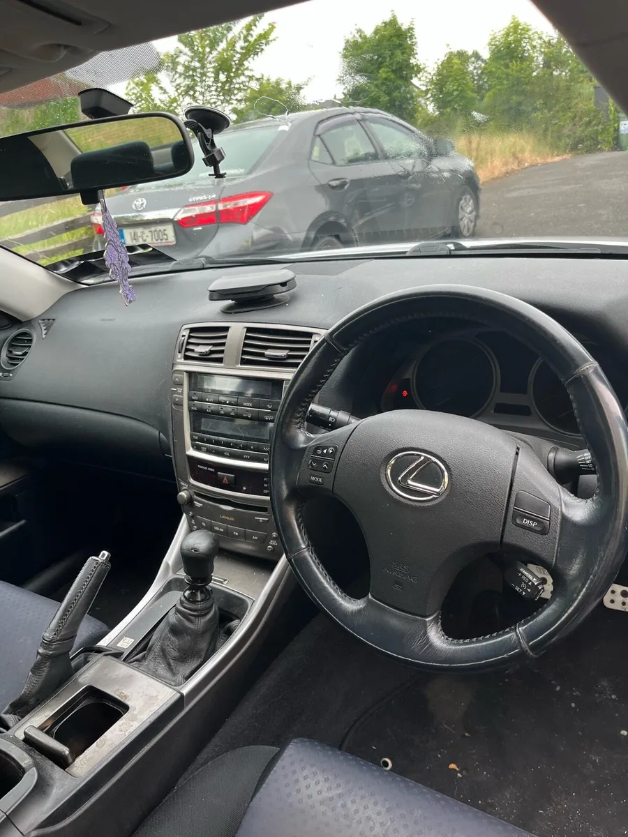 Lexus is220d - Image 2