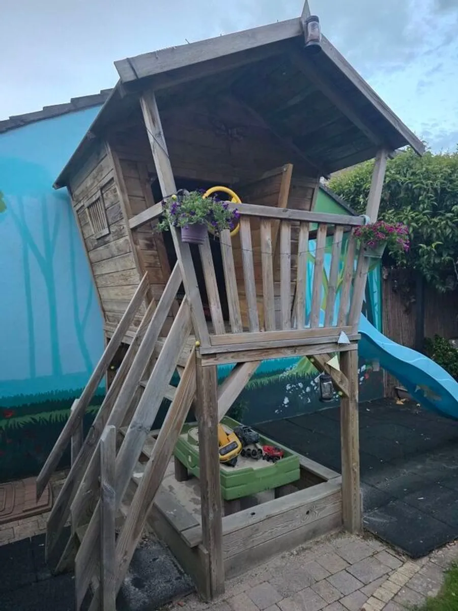 Tree house Play House with slide - Image 2