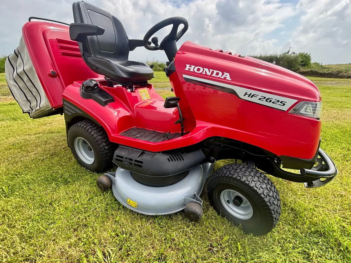 Ride on lawn mower - Image 1