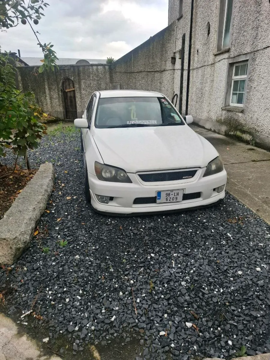 Toyota altezza - Image 1
