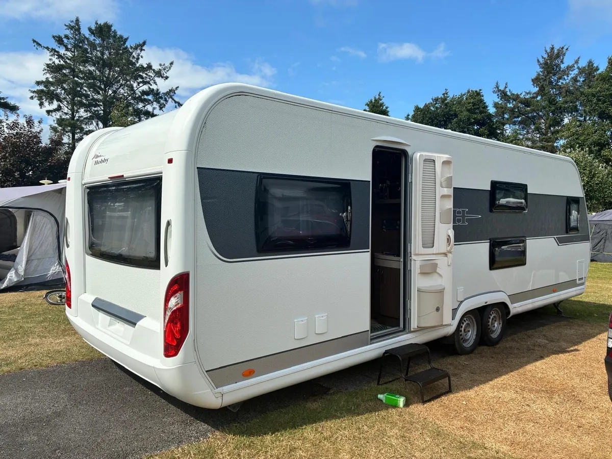 2015 Hobby prestige 720 UK FE Caravan - Image 1
