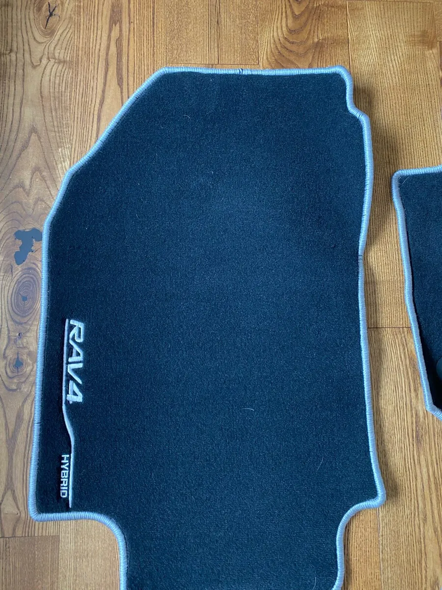 Rav 4 original floor mats - Image 2