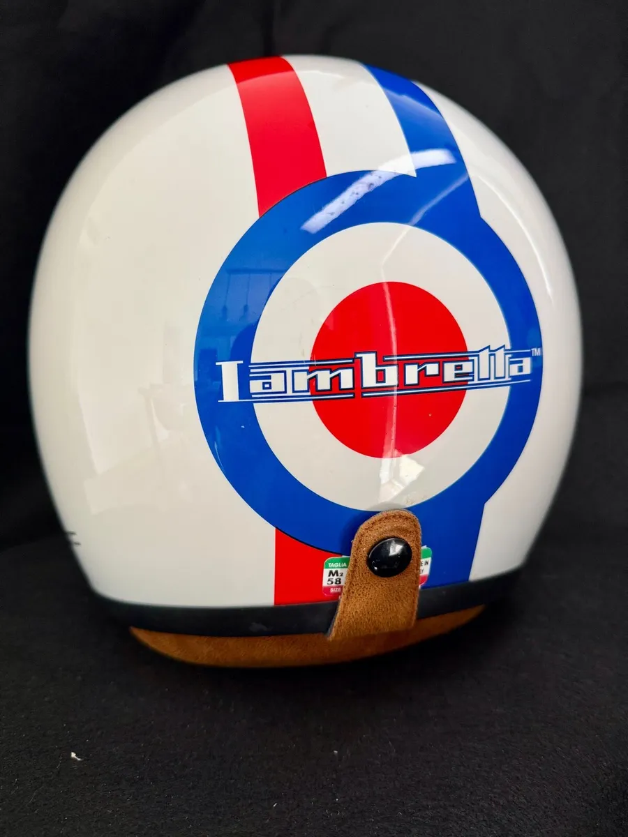 Lambretta crash helmet - Image 1
