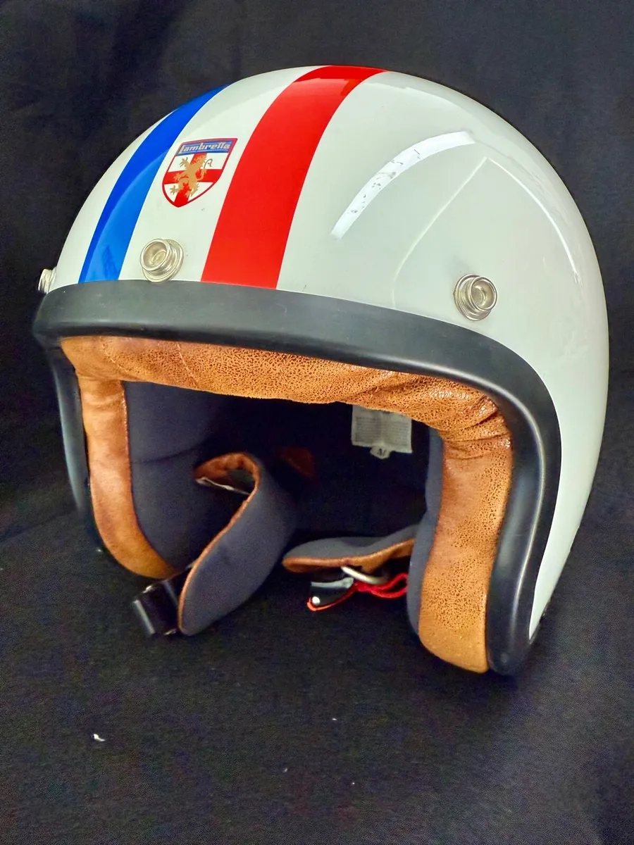 Lambretta crash helmet - Image 3