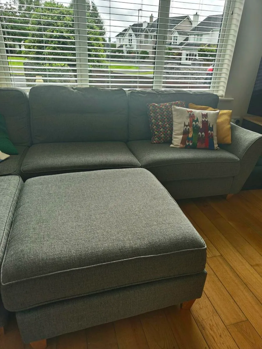 Corner suite and 2 seater - Image 3