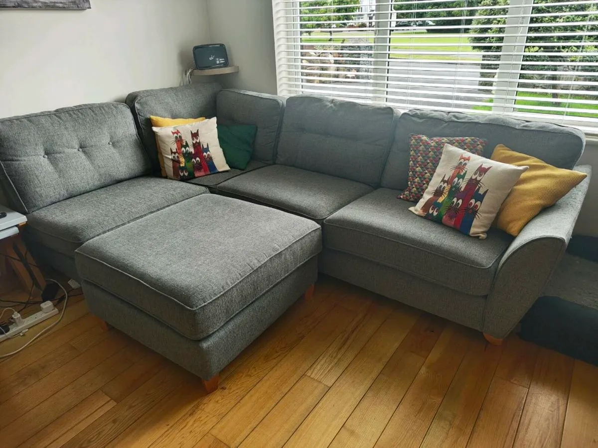 Corner suite and 2 seater - Image 1