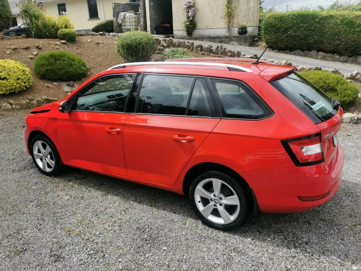 191 Skoda Fabia 1.2 Petrol 25kms - Image 4