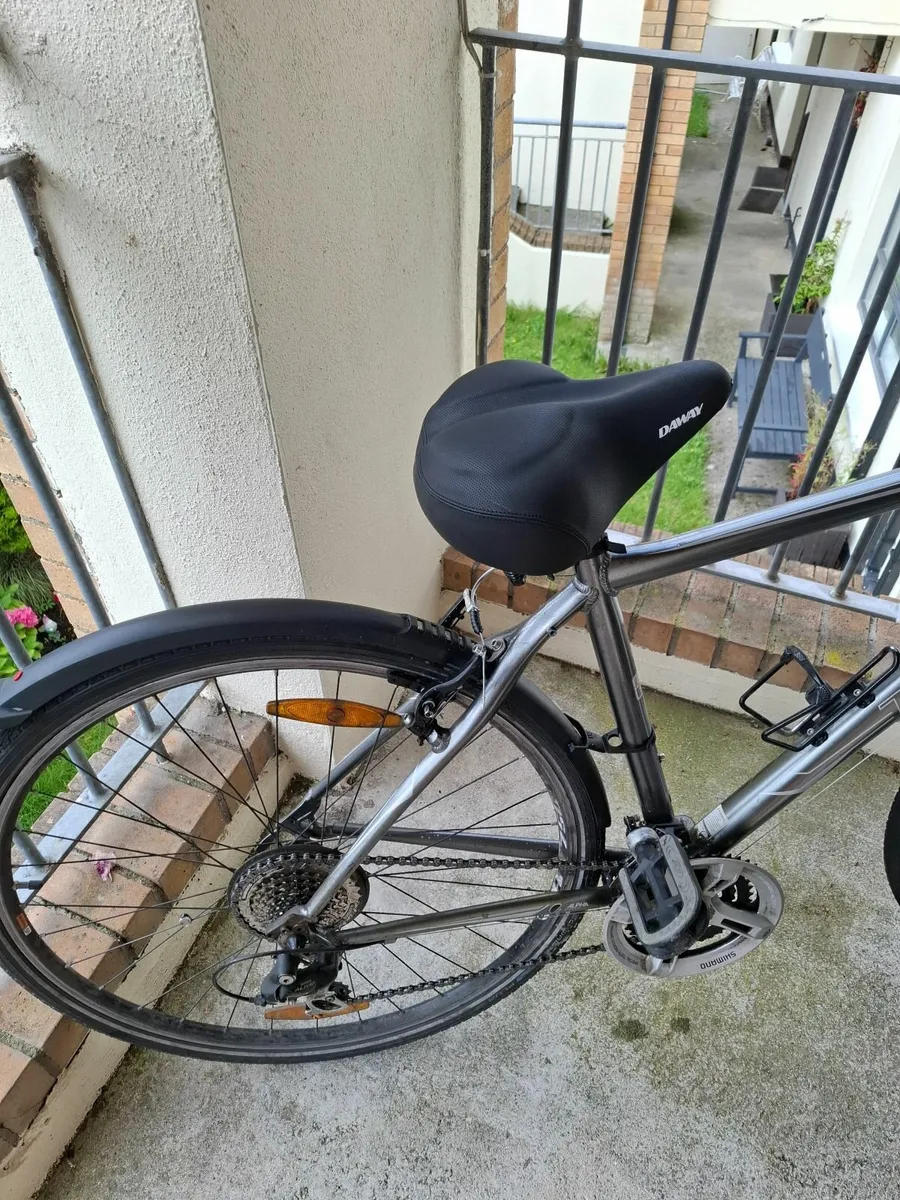 Trek 7.2FX Bike Excellent Condition - Image 2
