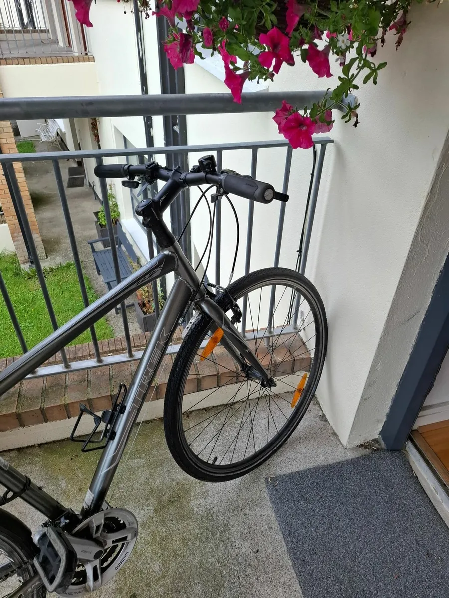 Trek 7.2FX Bike Excellent Condition - Image 3