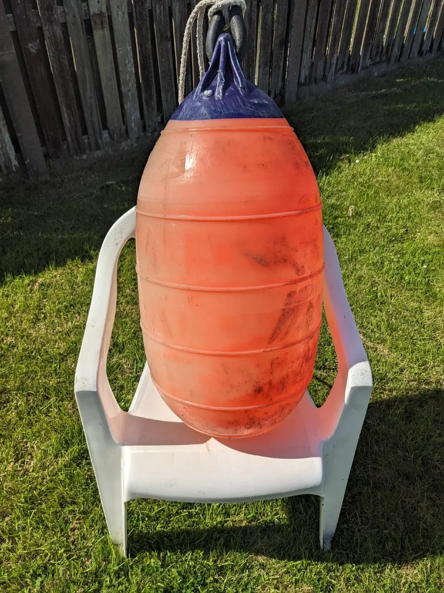 Fender Buoy Polyform LD-3 - 13"x29"