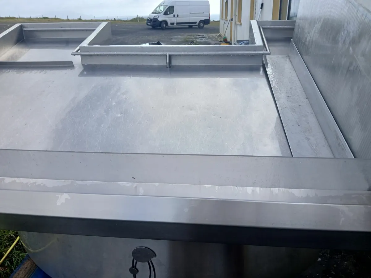 Stainless steel cabbibet display delivered - Image 2