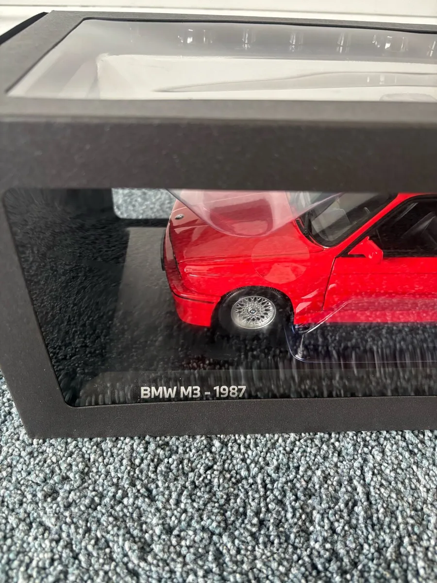 BMW M3 1987 Model Car - Image 2