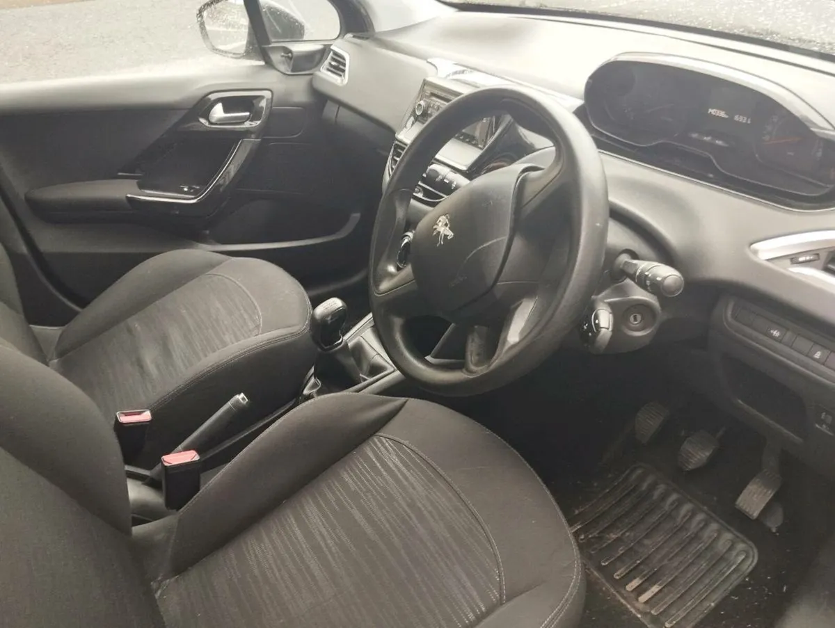 Peugeot 208 - Image 3