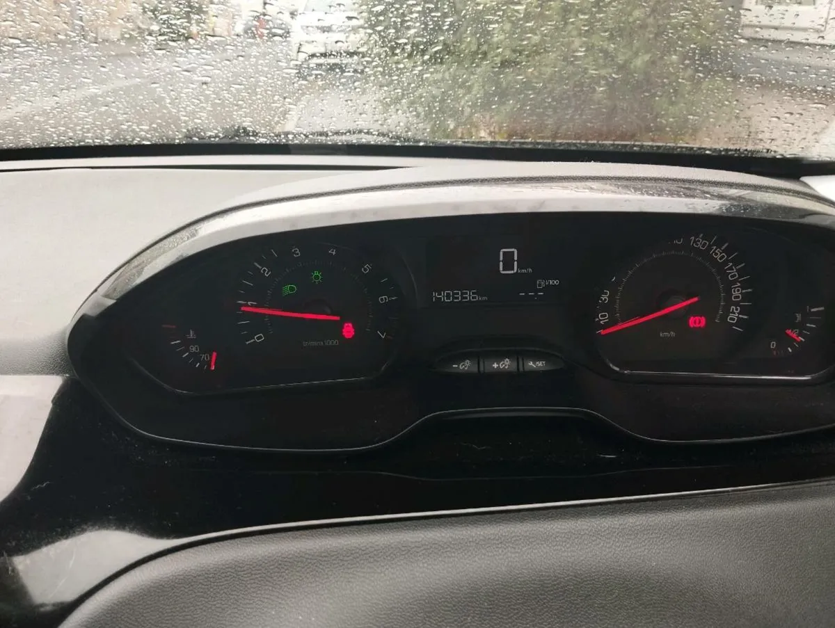 Peugeot 208 - Image 4