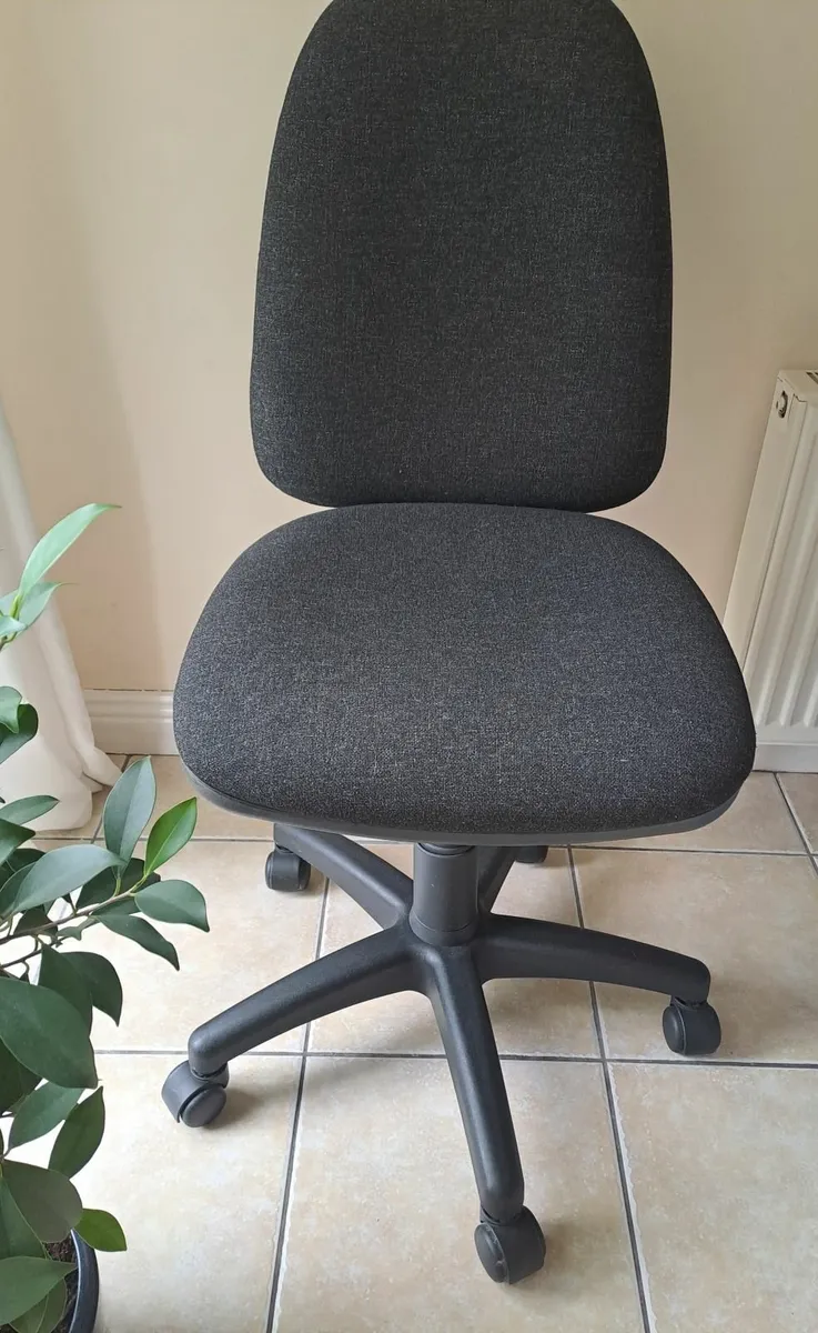 Office chair - Image 1