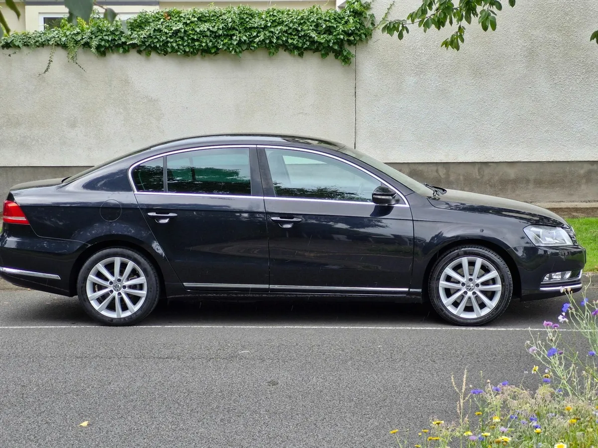 Volkswagen Passat Highline 1.6 TDI - Low Mileage - Image 2