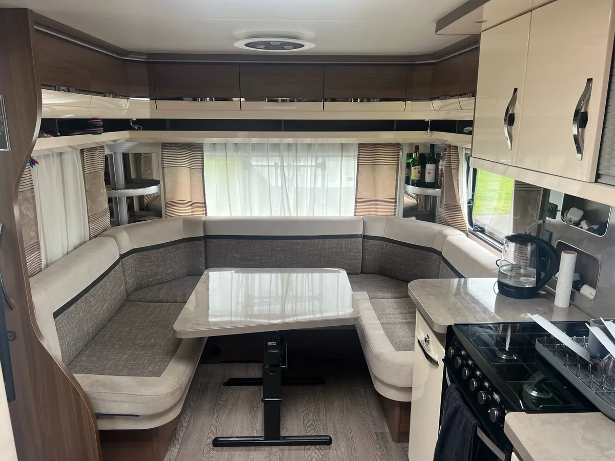 Hobby 720 UKFE 8 Berth & Awning - Image 3