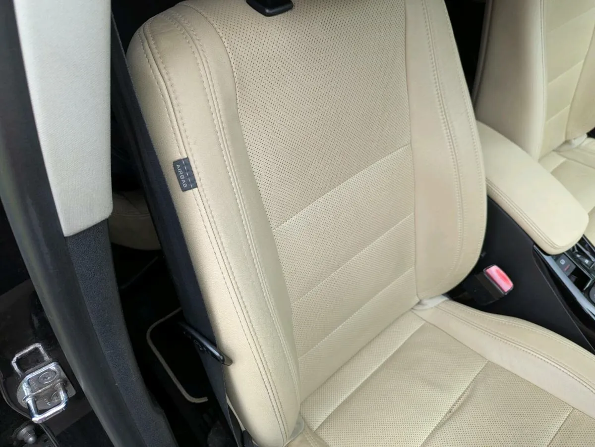 Reservation Immaculate Laguna 2.0 extremely low km - Image 3