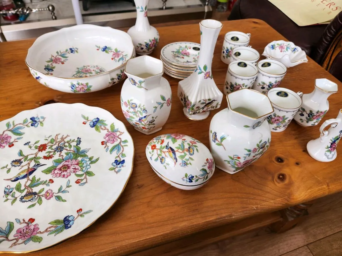 22 piece Aynsley Pembroke fine bone China set - Image 1