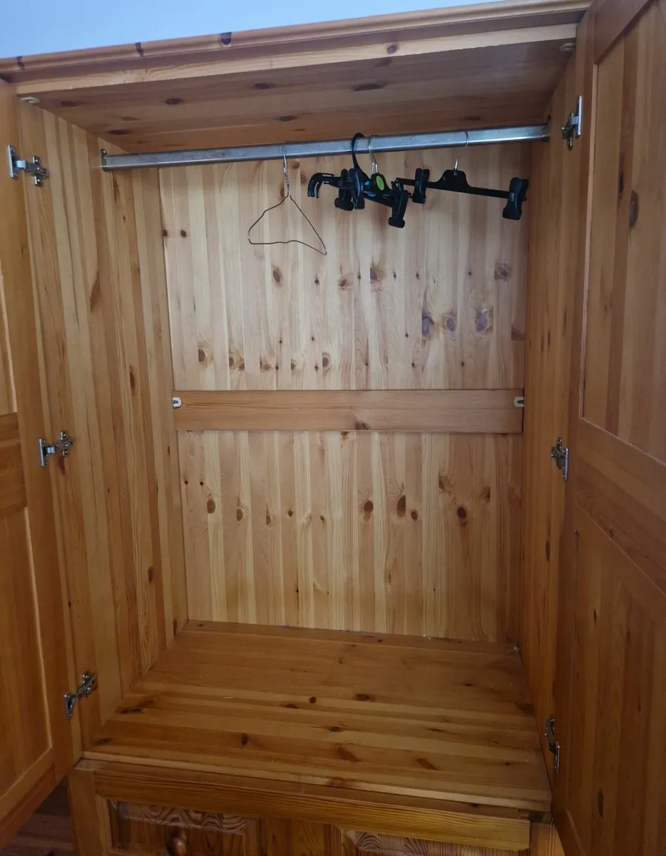 Wardrobe solid Pine - Image 4