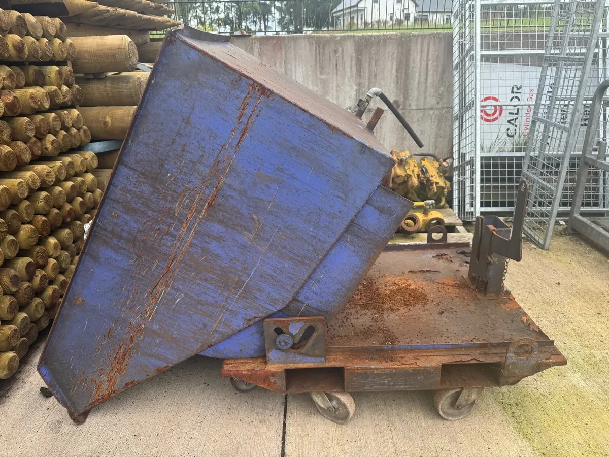 Tipping skip - Image 3