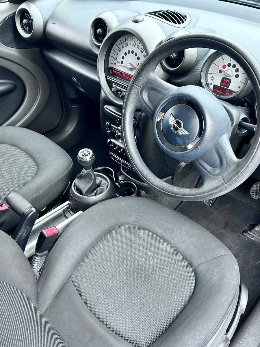 Mini countryman low milage - Image 4
