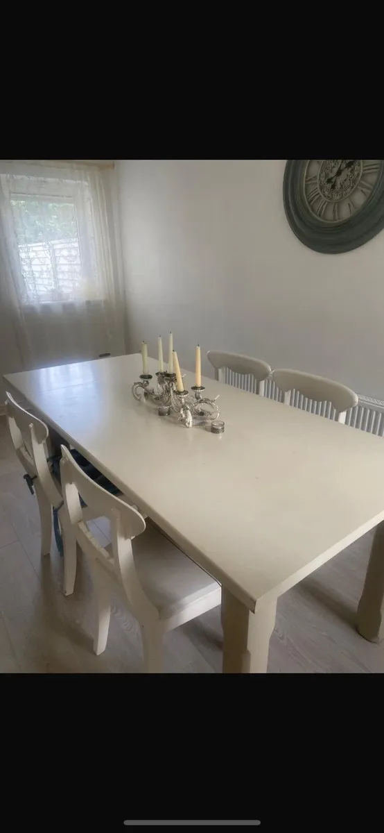 Kitchen table and chairs - Image 1