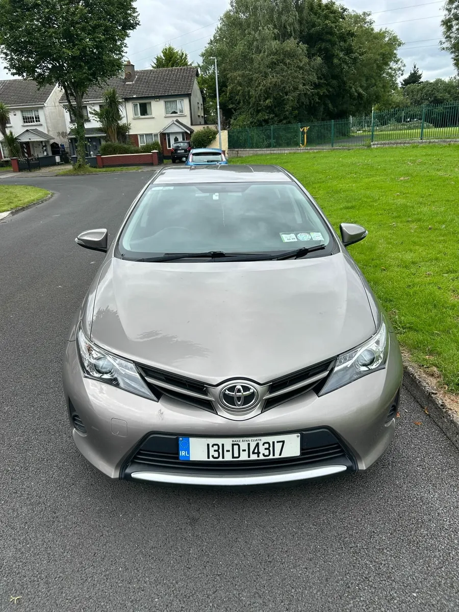 Toyota Auris 2013. Only 59k KMs - Image 2