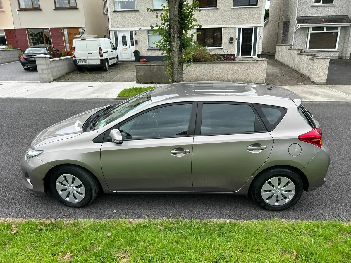 Toyota Auris 2013. Only 59k KMs - Image 4