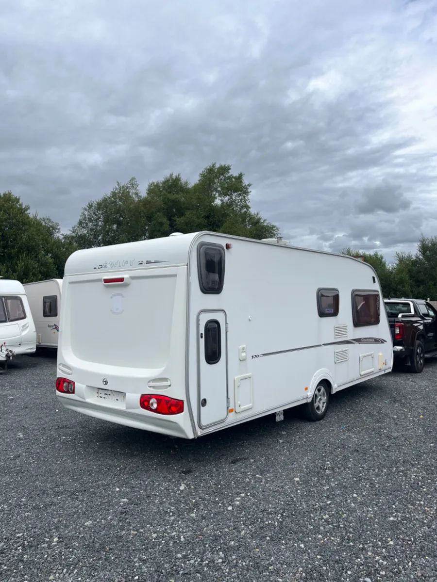 Swift Challenger 6 Berth Fixed Bunkbed Caravan - Image 3