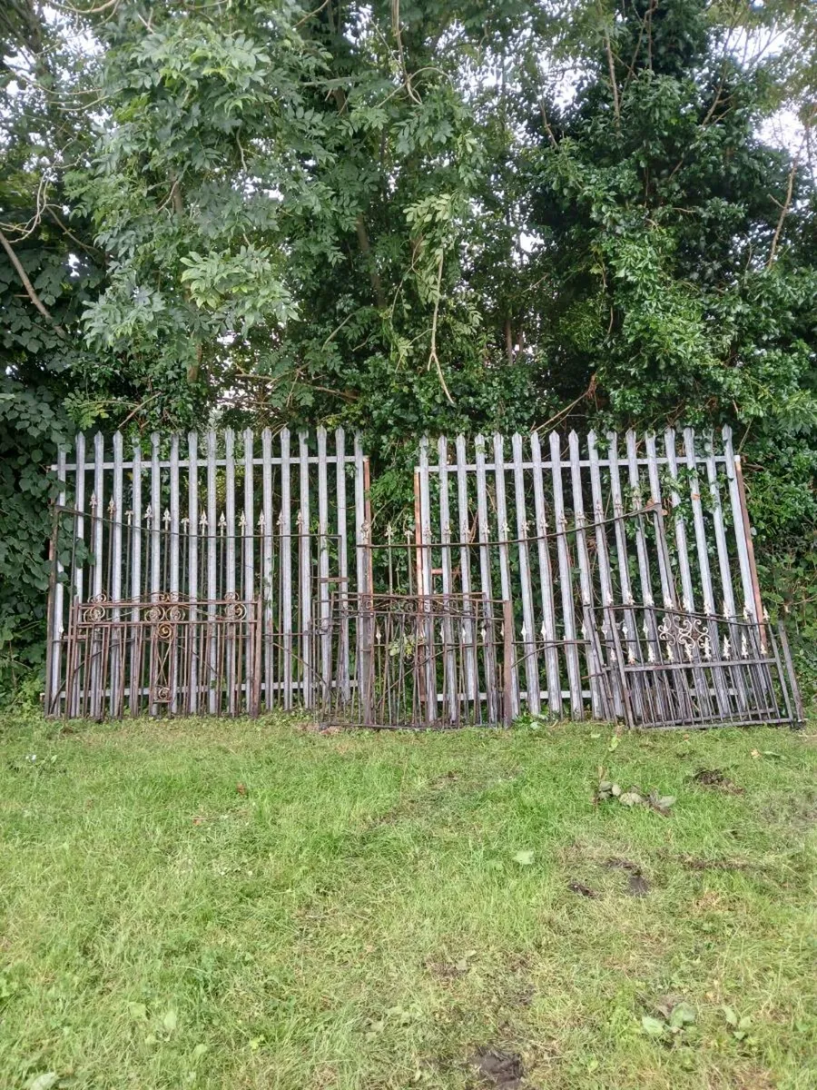 Gates - Image 1