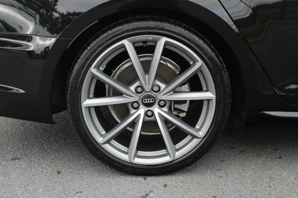 Audi A4 Black Edition 40 TDI Quattro 190PS STronic - Image 4