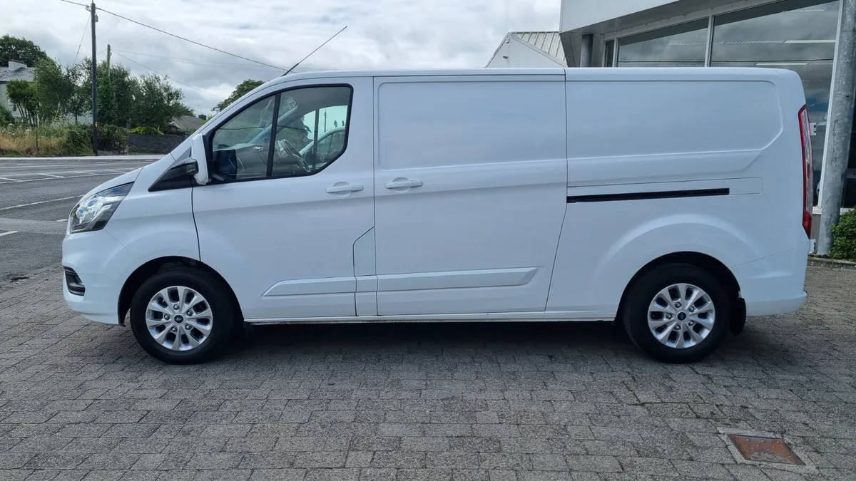 191 FORD CUSTOM LWB HIGH SPEC VAN GREAT VALUE - Image 4
